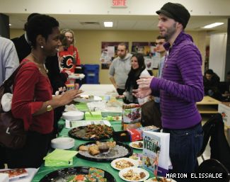 Peta rep Lucas Solowey (right) hands out vegan food during ASFA’s Green Week Veggie Festival last week.